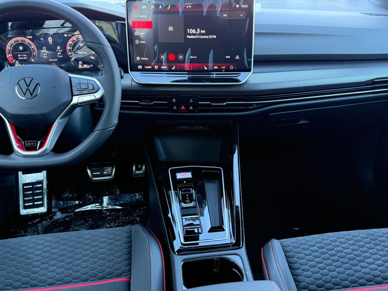 Volkswagen Golf GTI Vehicle Image 06