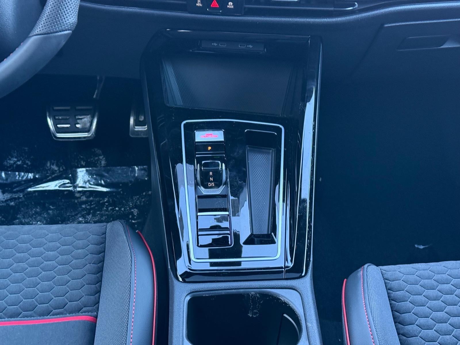 Volkswagen Golf GTI Vehicle Image 08