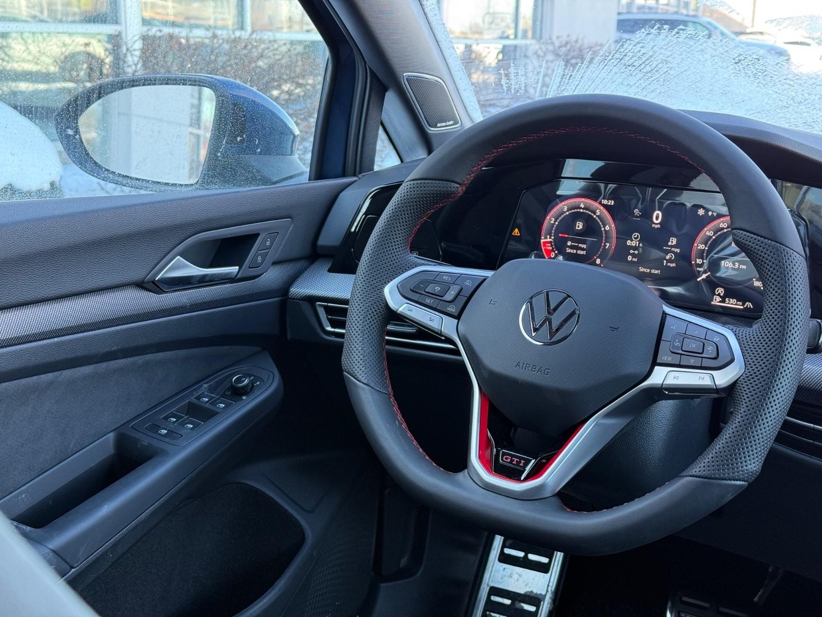 Volkswagen Golf GTI Vehicle Image 09