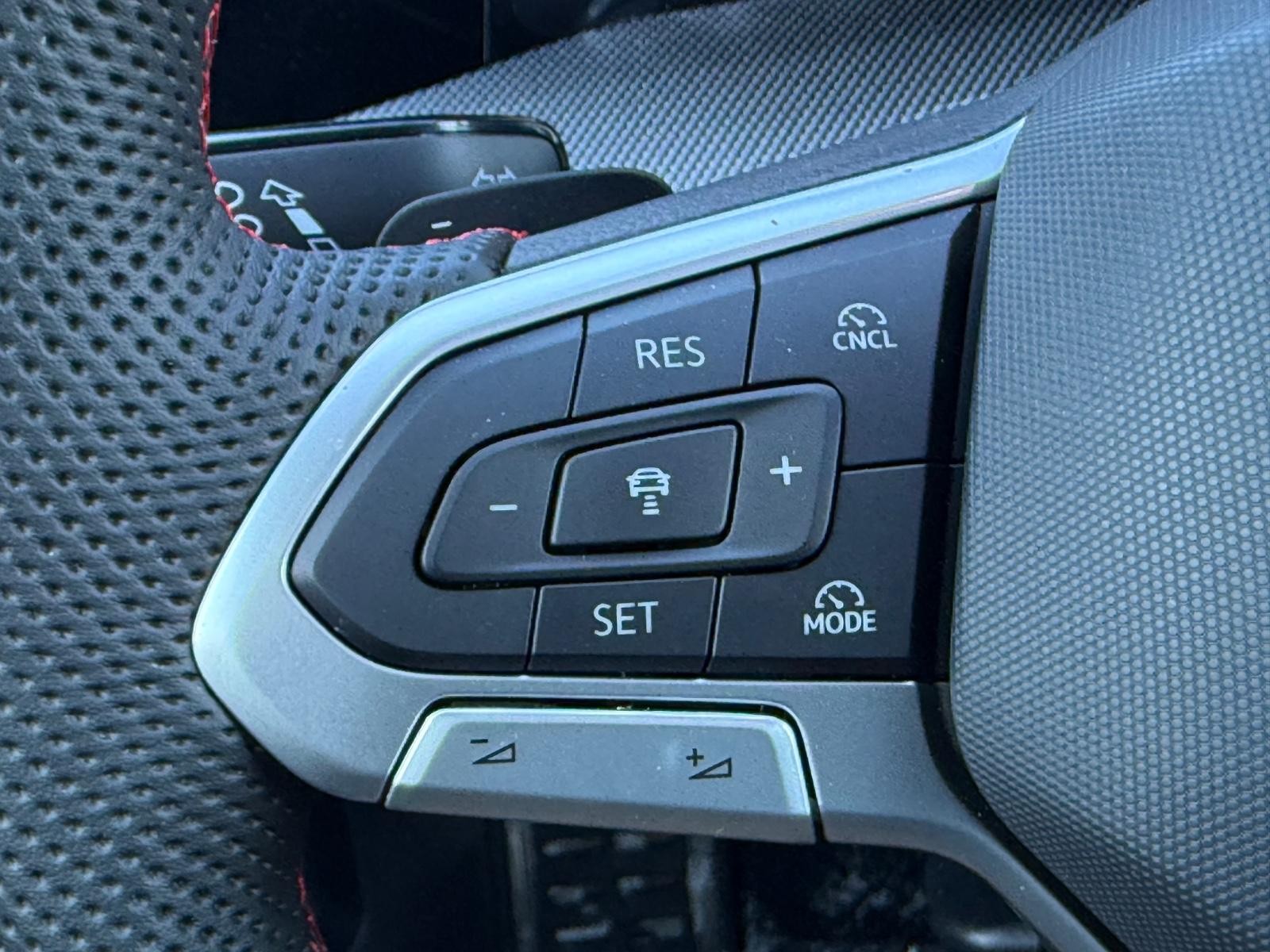 Volkswagen Golf GTI Vehicle Image 11