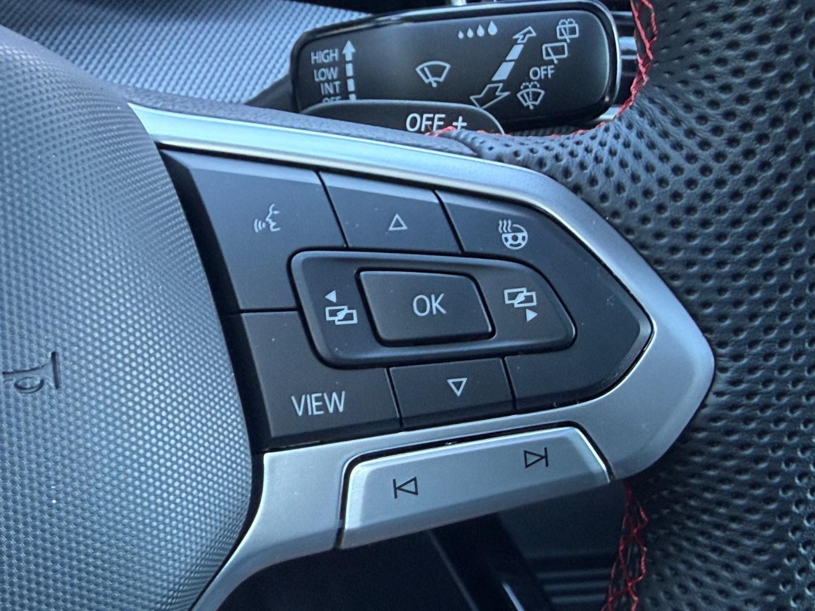 Volkswagen Golf GTI Vehicle Image 12