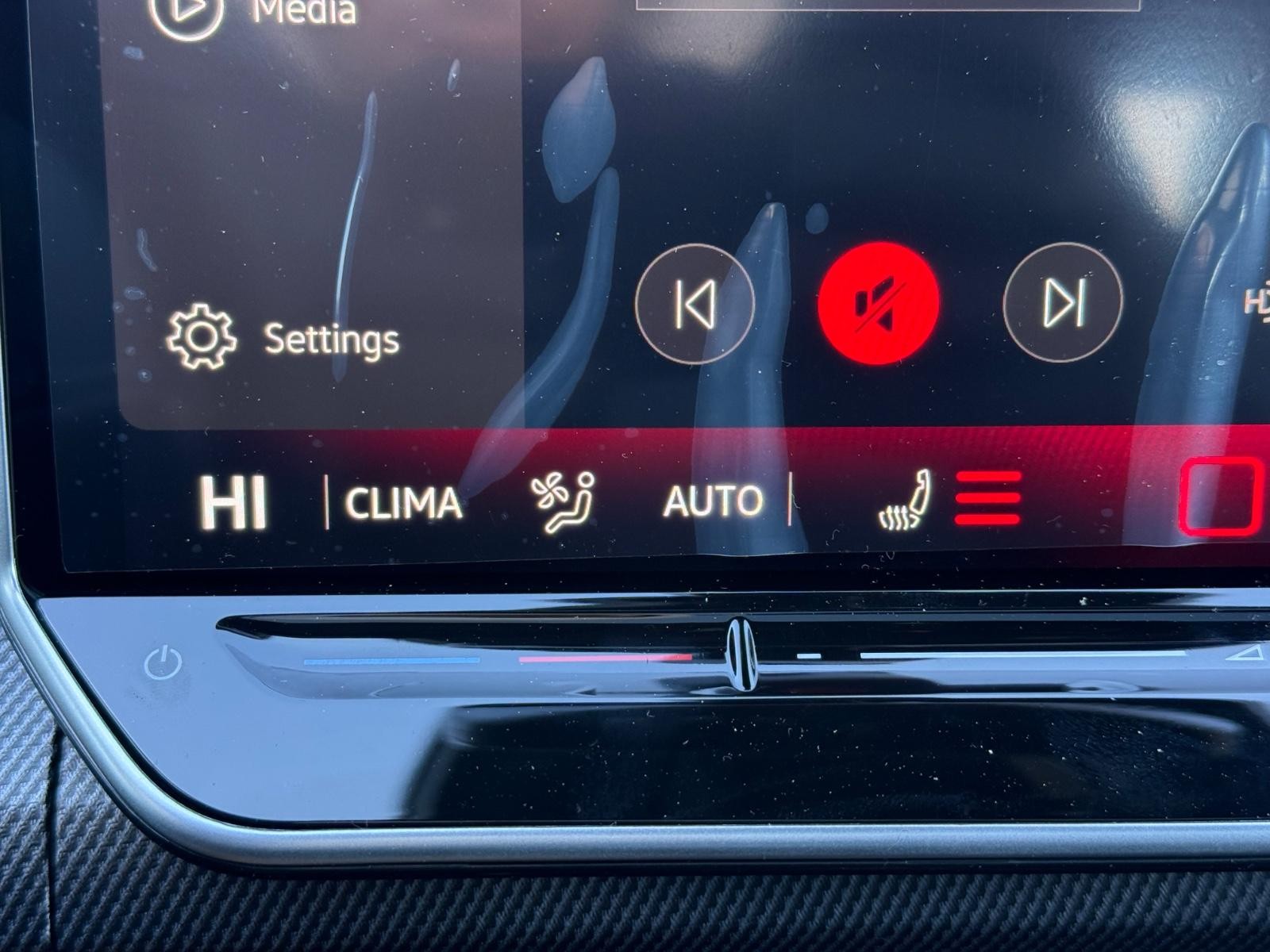 Volkswagen Golf GTI Vehicle Image 13