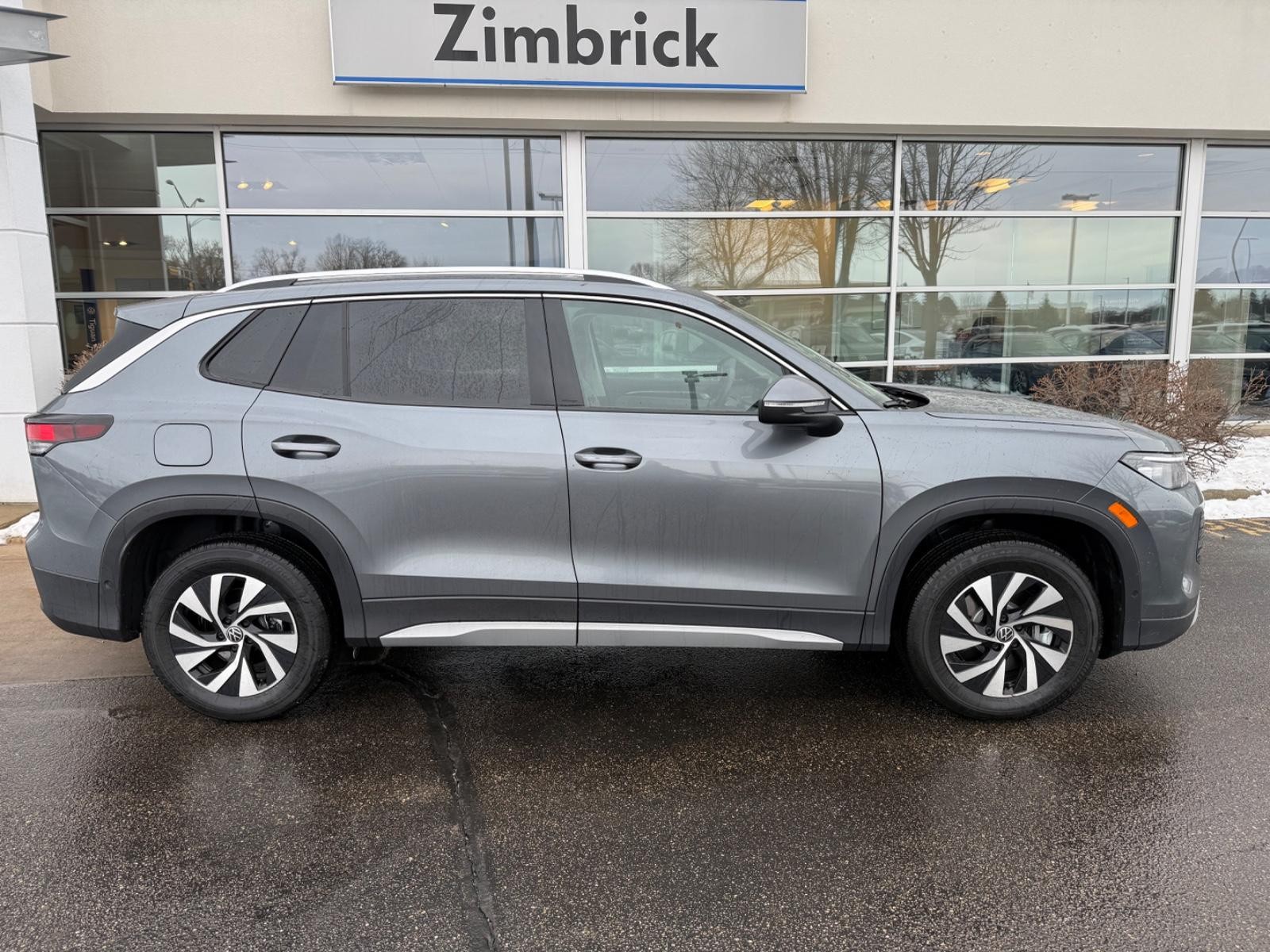 Volkswagen Tiguan Vehicle Image 02