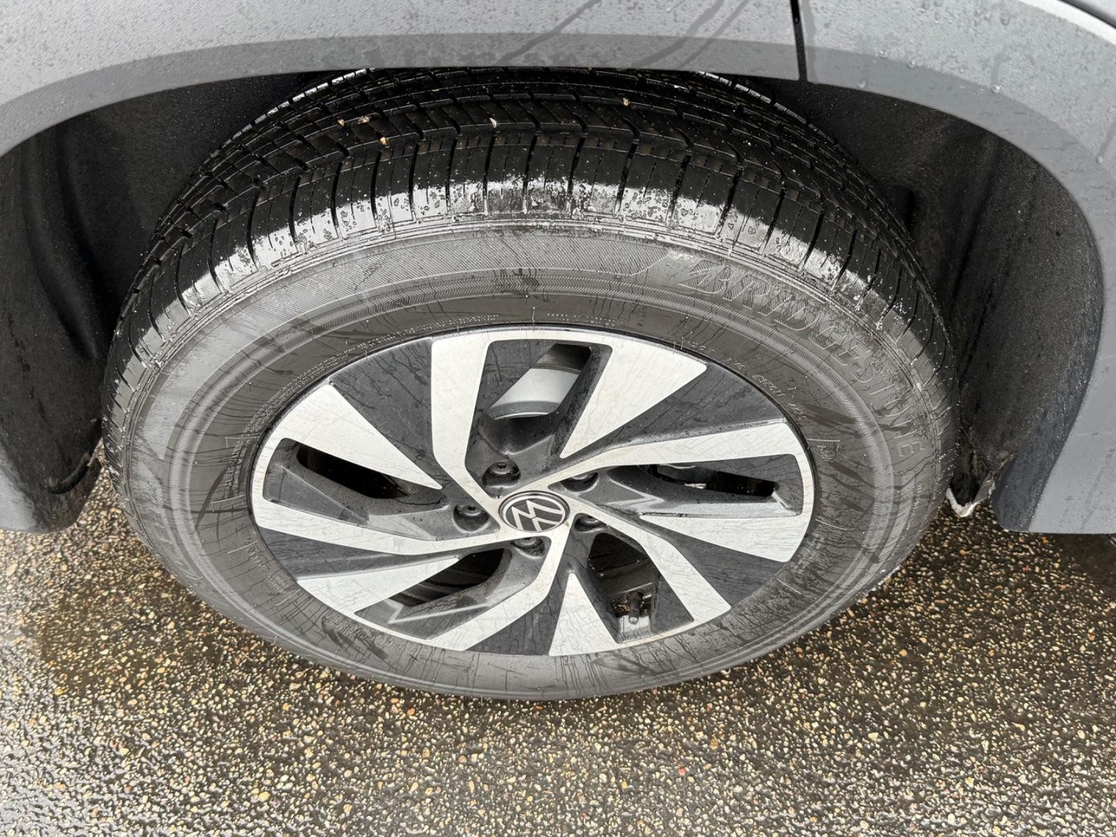 Volkswagen Tiguan Vehicle Image 03