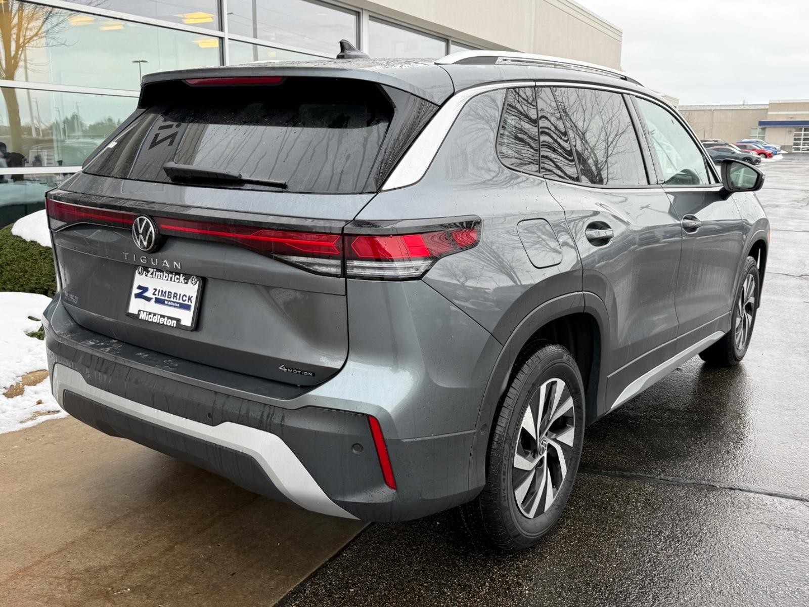 Volkswagen Tiguan Vehicle Image 04