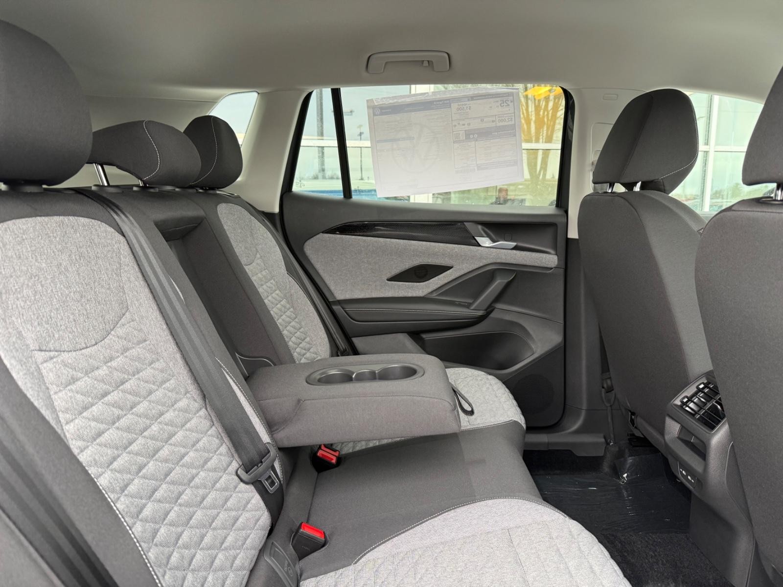 Volkswagen Tiguan Vehicle Image 05