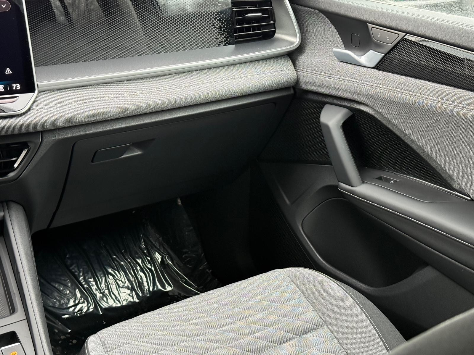 Volkswagen Tiguan Vehicle Image 09