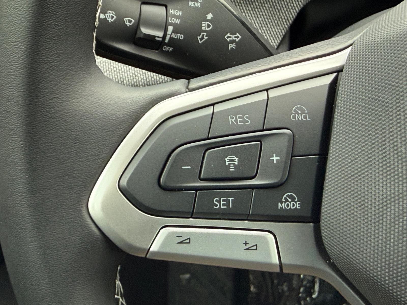 Volkswagen Tiguan Vehicle Image 10