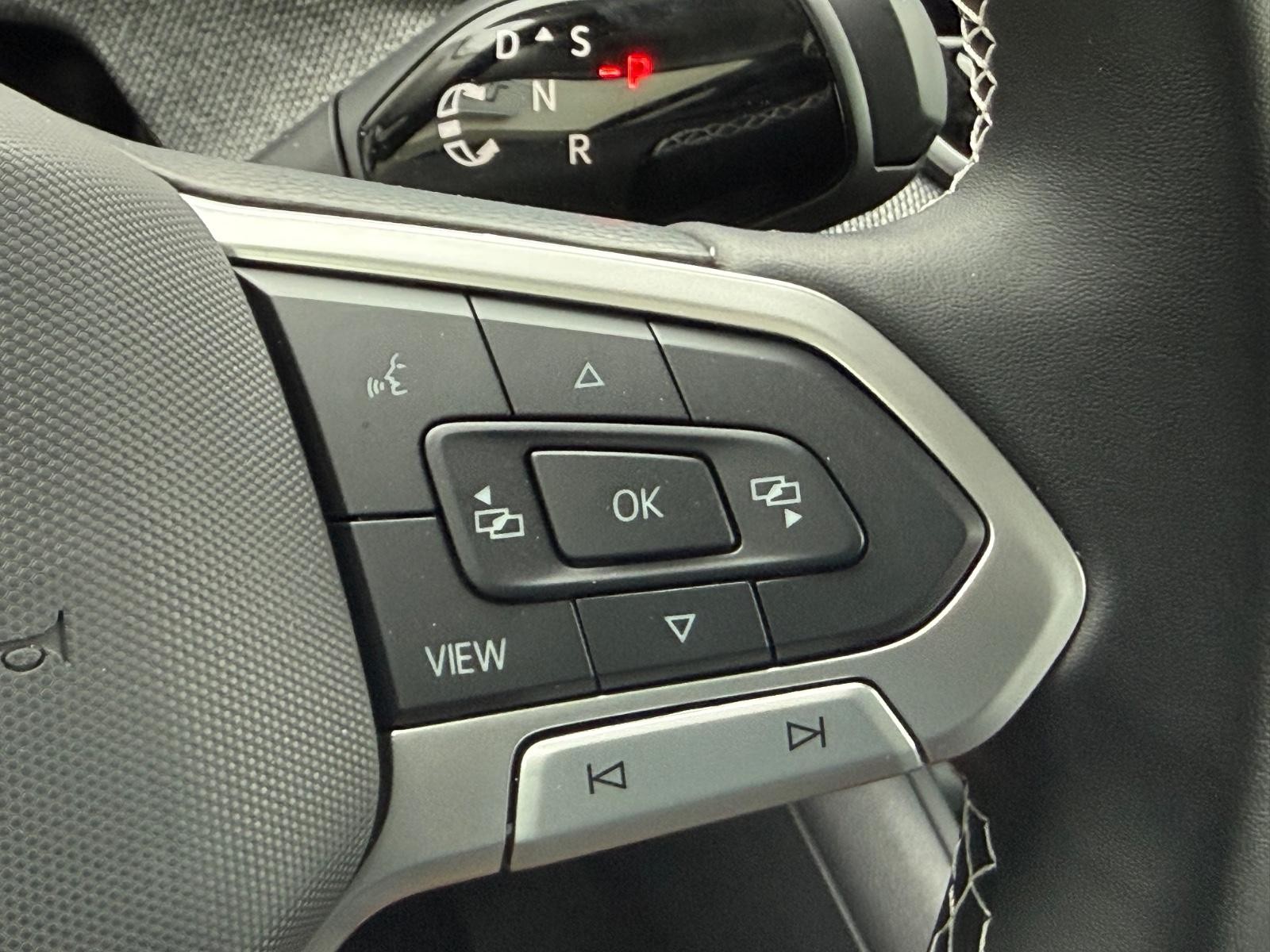 Volkswagen Tiguan Vehicle Image 11