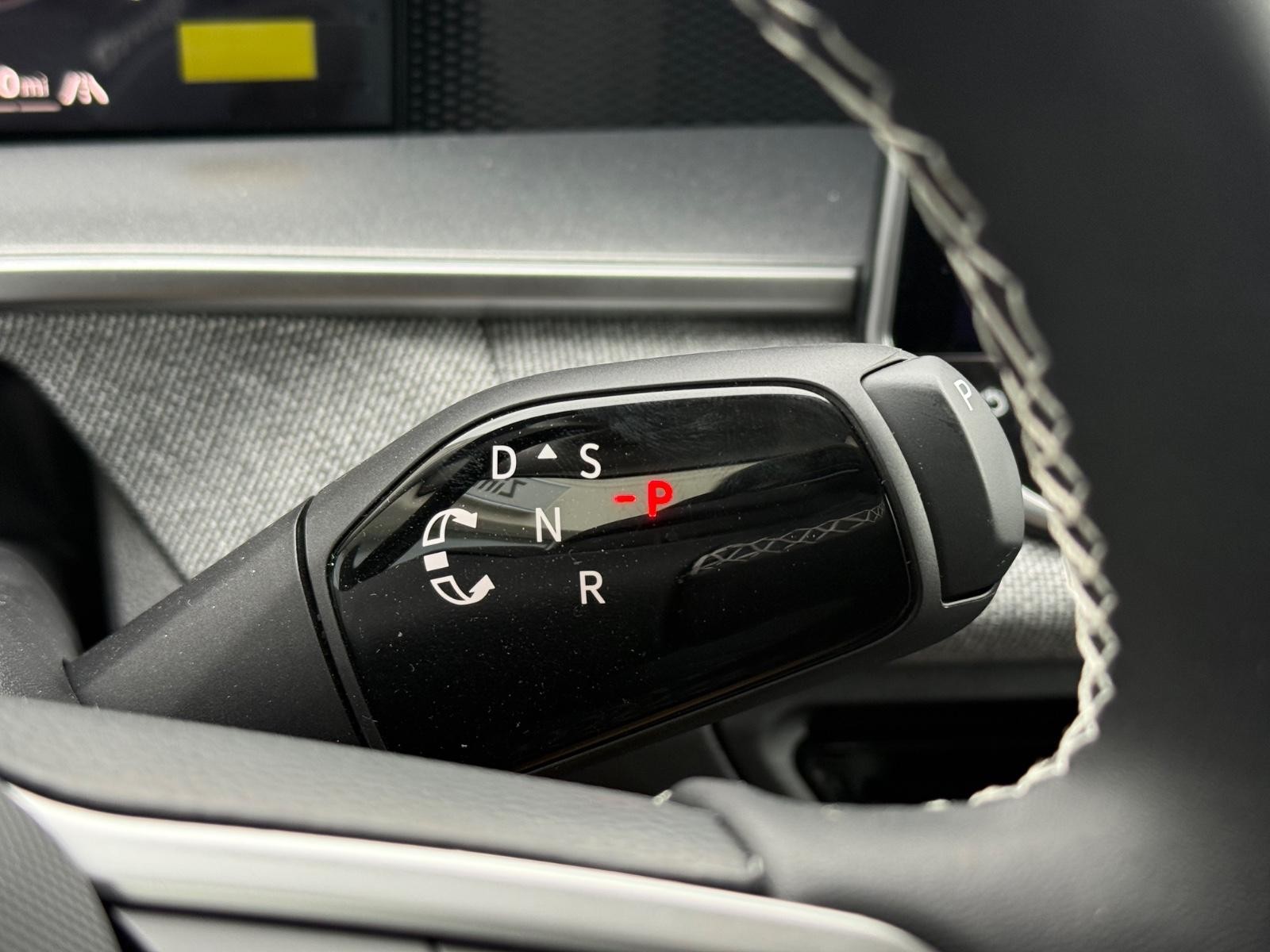 Volkswagen Tiguan Vehicle Image 12