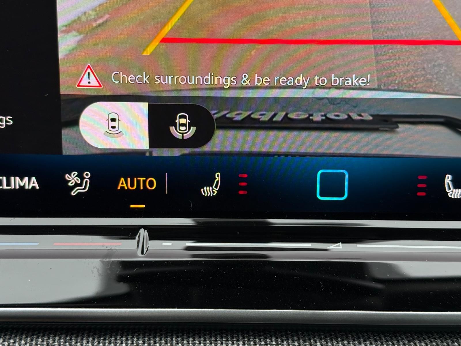 Volkswagen Tiguan Vehicle Image 14