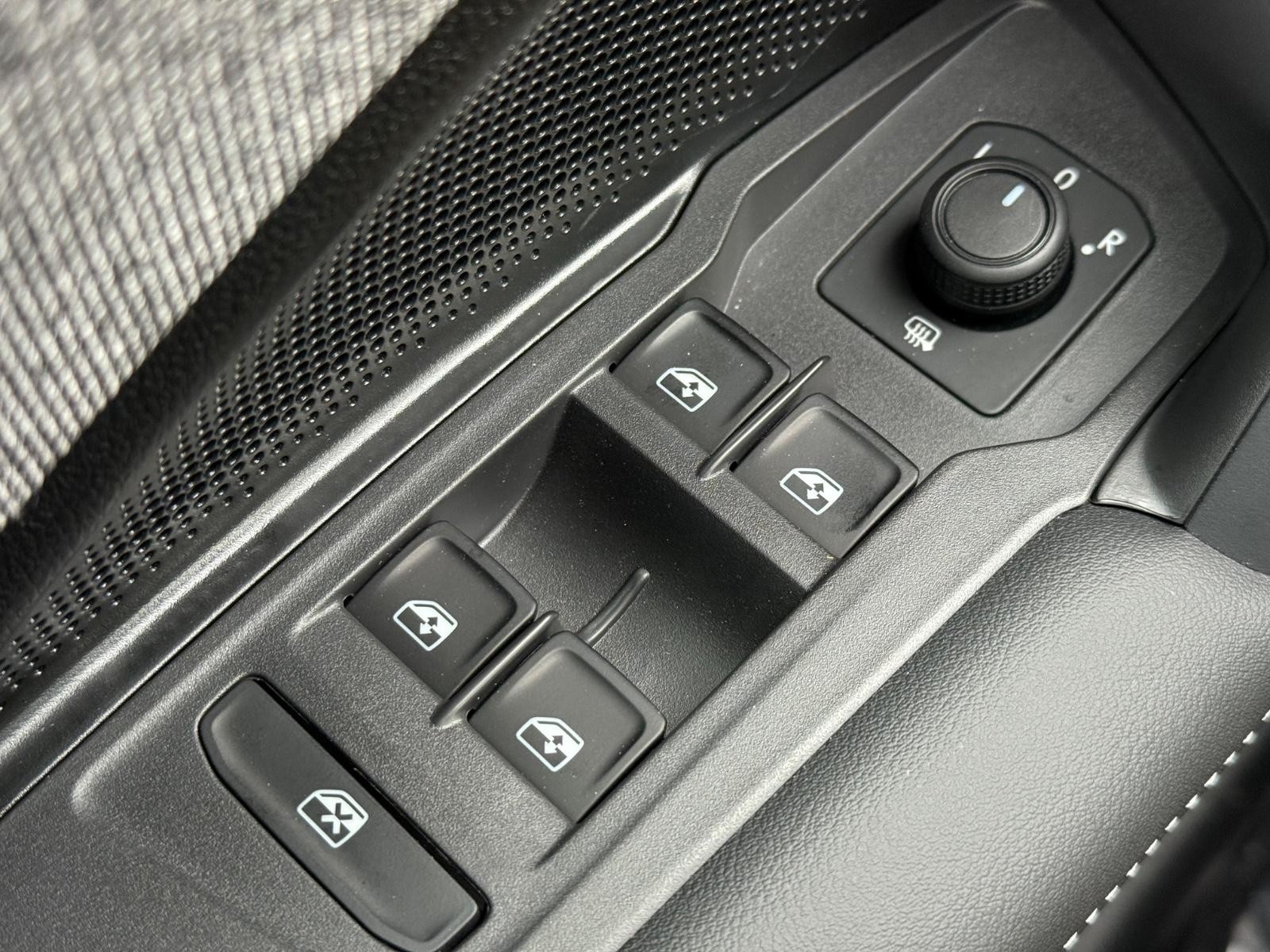 Volkswagen Tiguan Vehicle Image 15