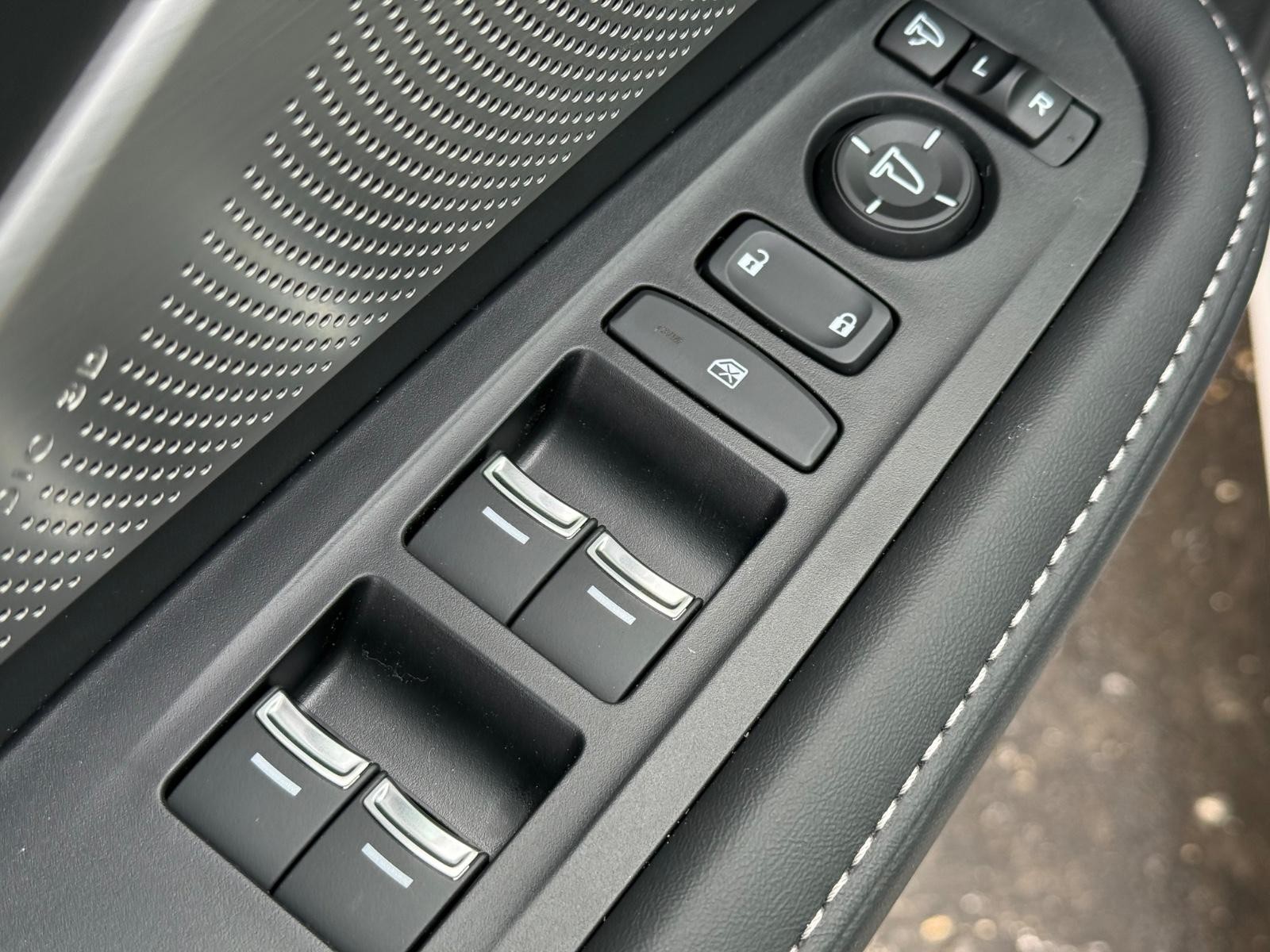 Acura RDX Vehicle Image 16