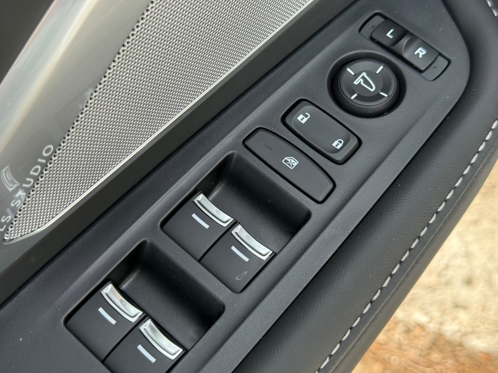 Acura RDX Vehicle Image 16