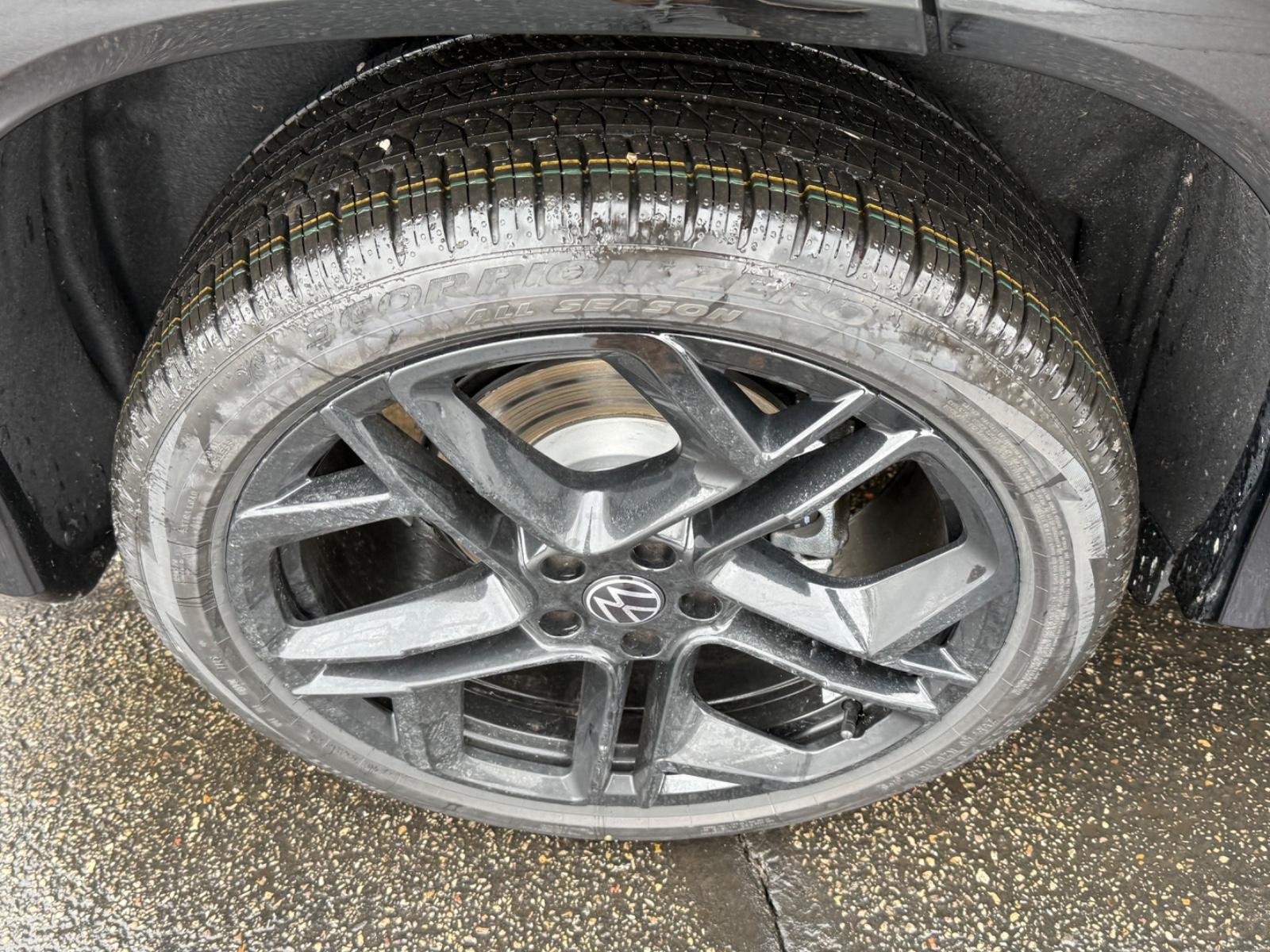 Volkswagen Tiguan Vehicle Image 04