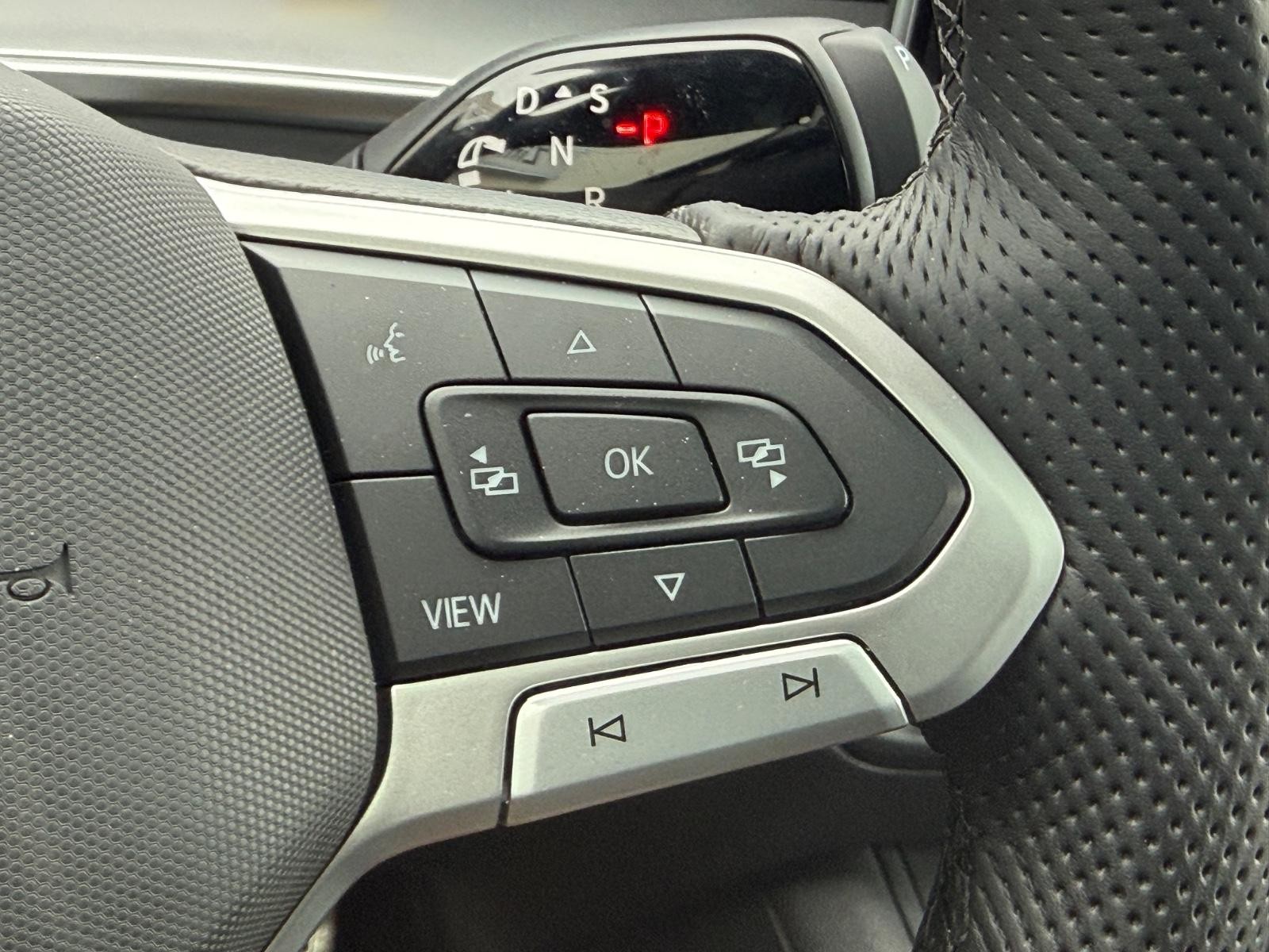 Volkswagen Tiguan Vehicle Image 11