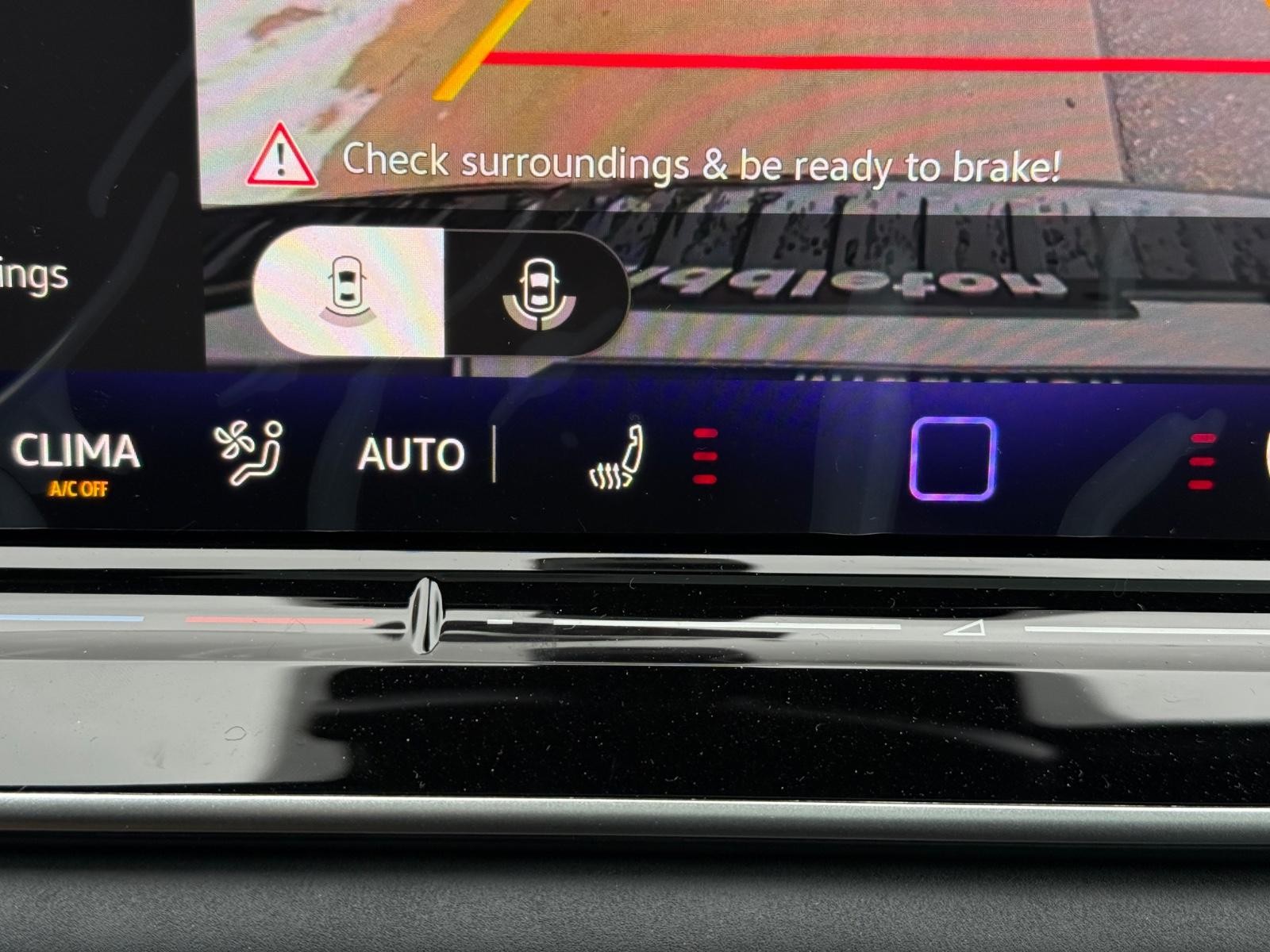 Volkswagen Tiguan Vehicle Image 14