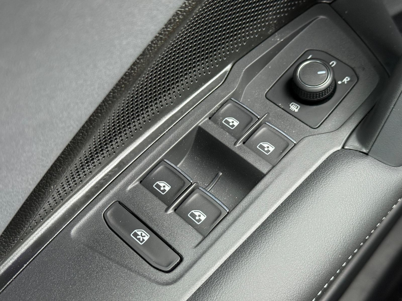 Volkswagen Tiguan Vehicle Image 15