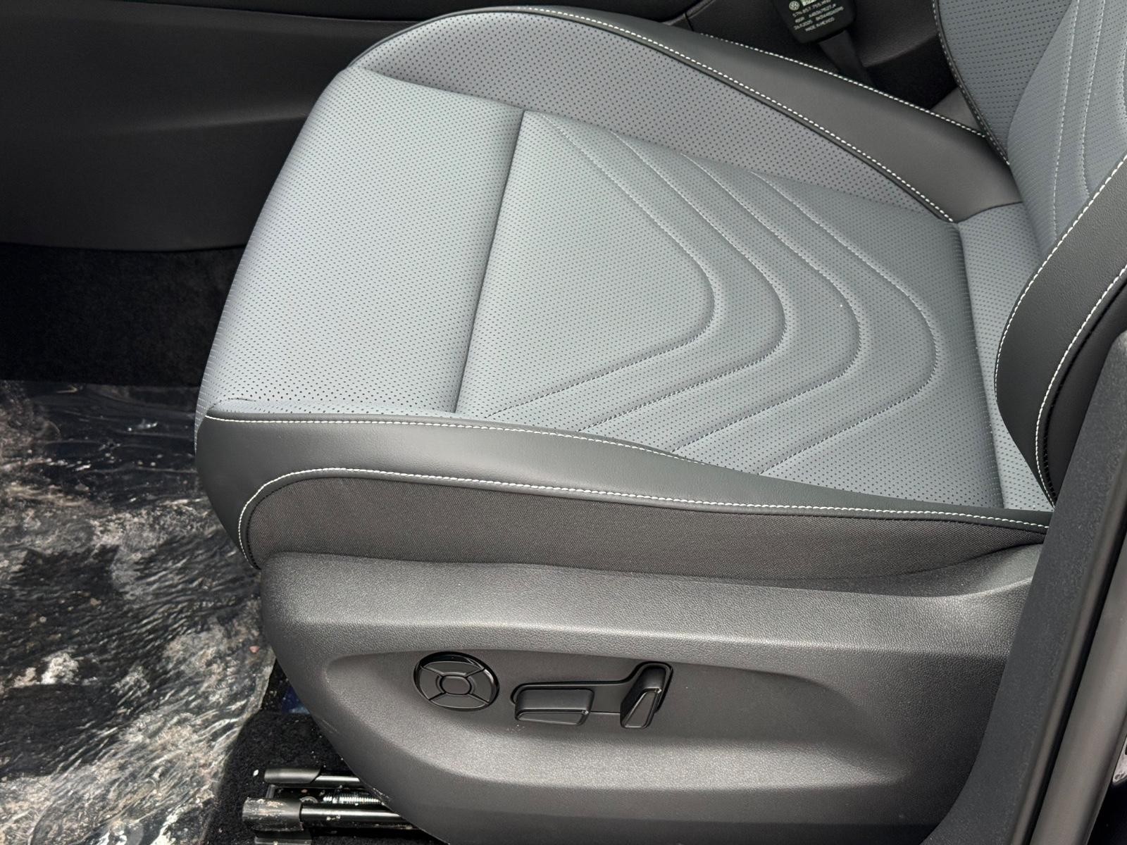 Volkswagen Tiguan Vehicle Image 16