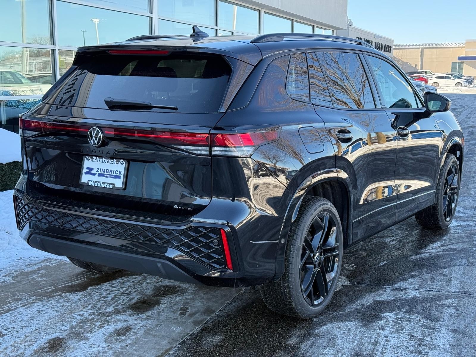 Volkswagen Tiguan Vehicle Image 03