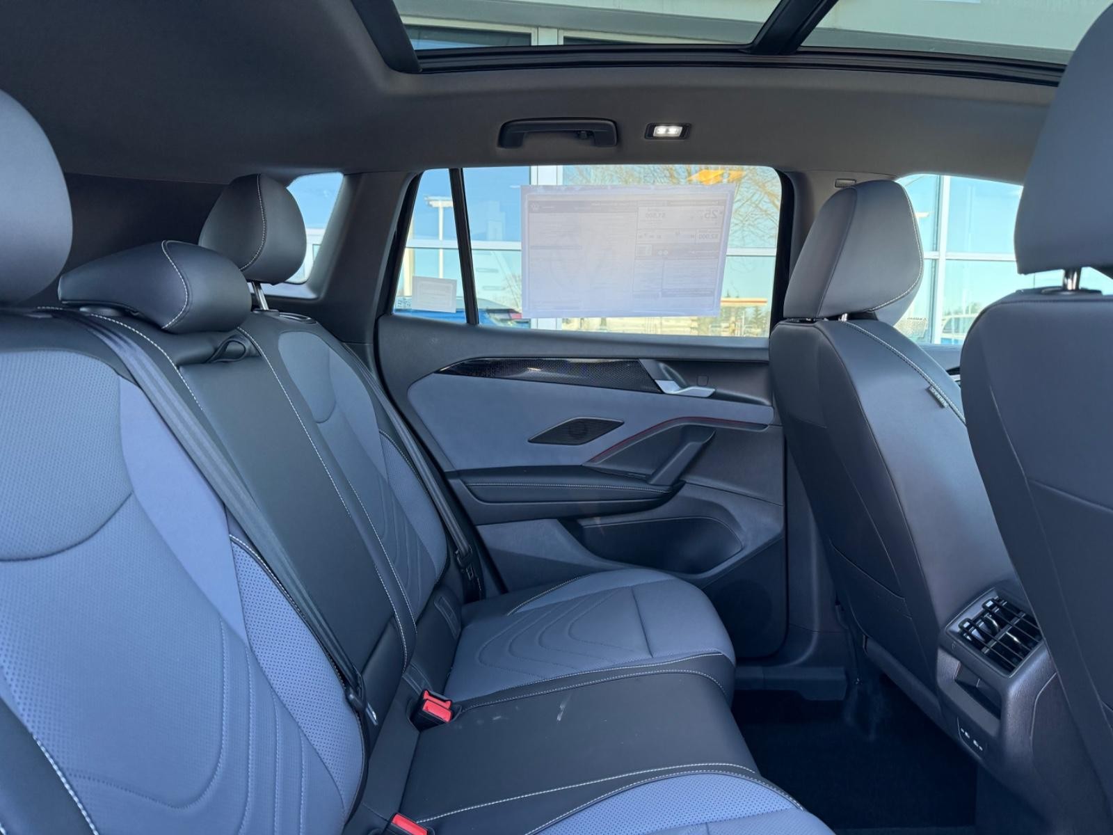 Volkswagen Tiguan Vehicle Image 05