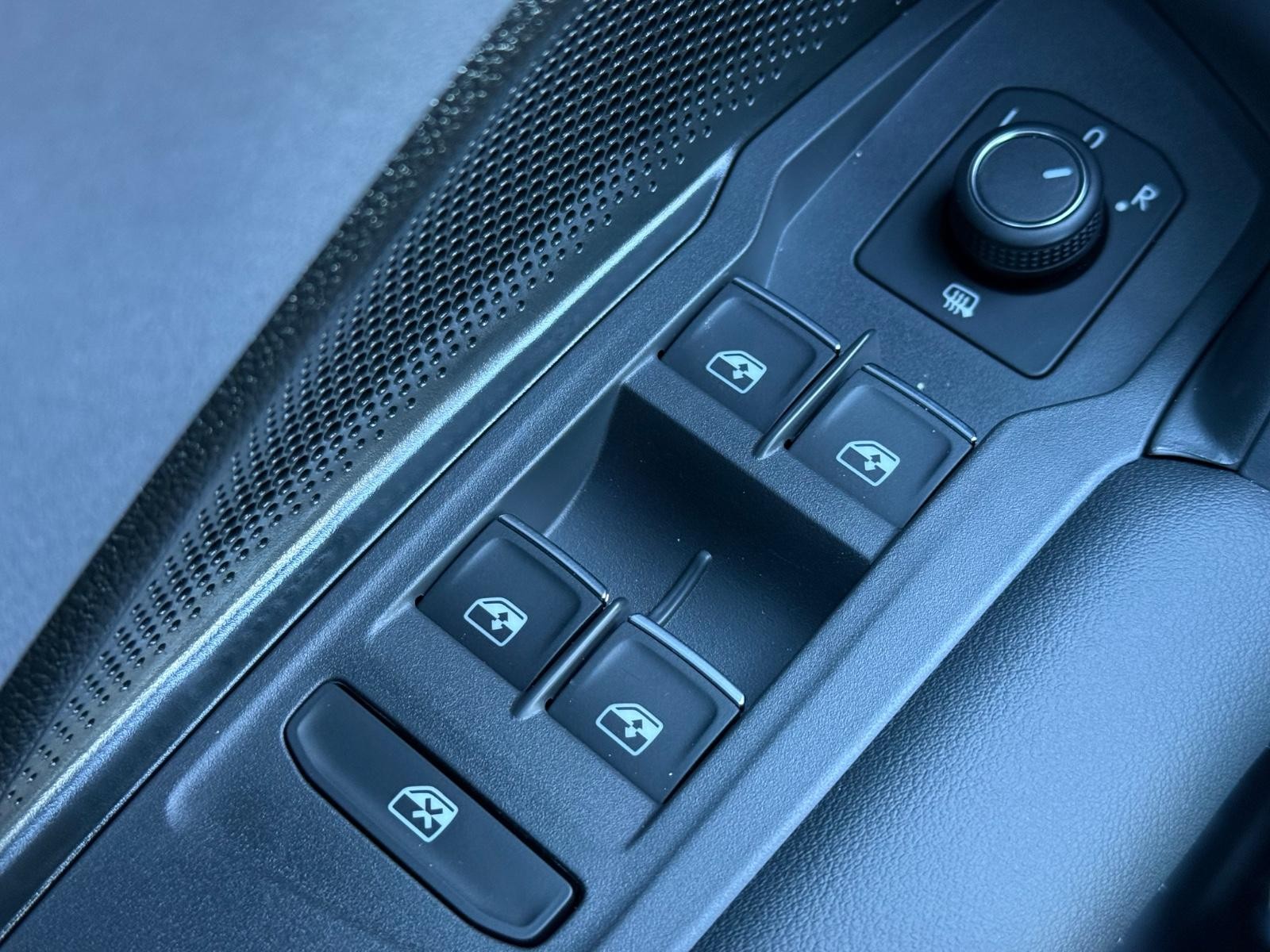 Volkswagen Tiguan Vehicle Image 15