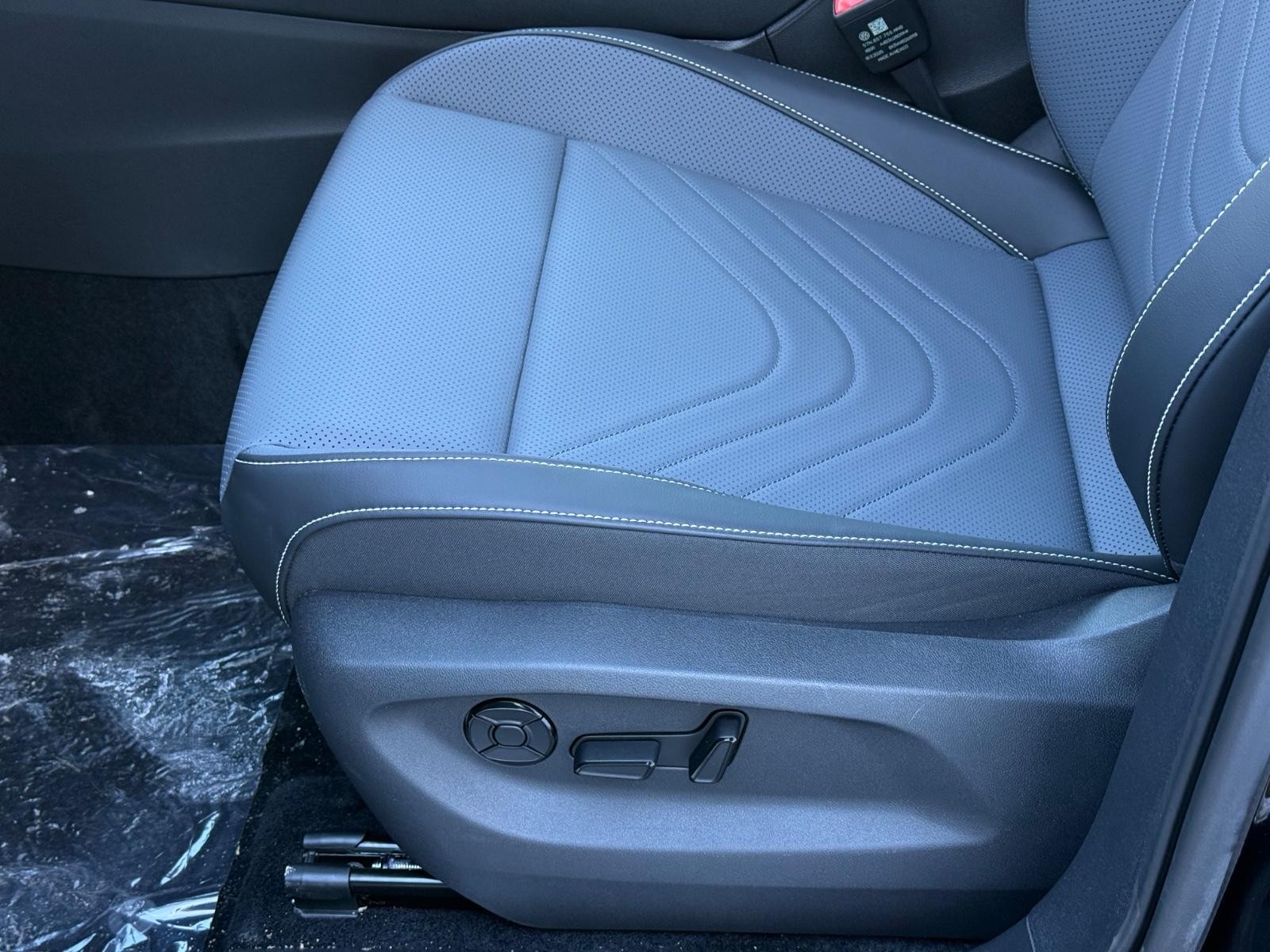 Volkswagen Tiguan Vehicle Image 16