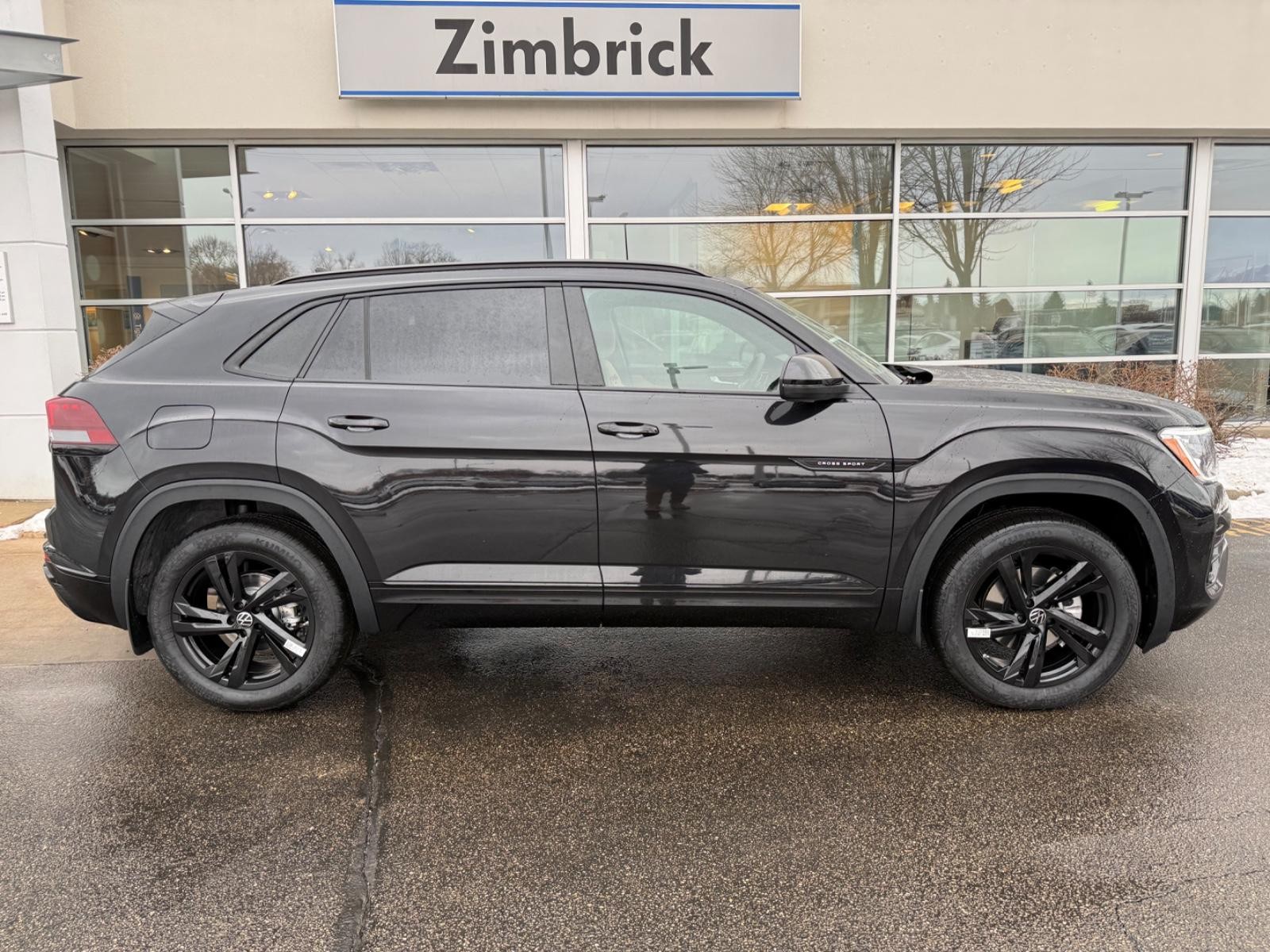 Volkswagen Atlas Cross Sport Vehicle Image 02