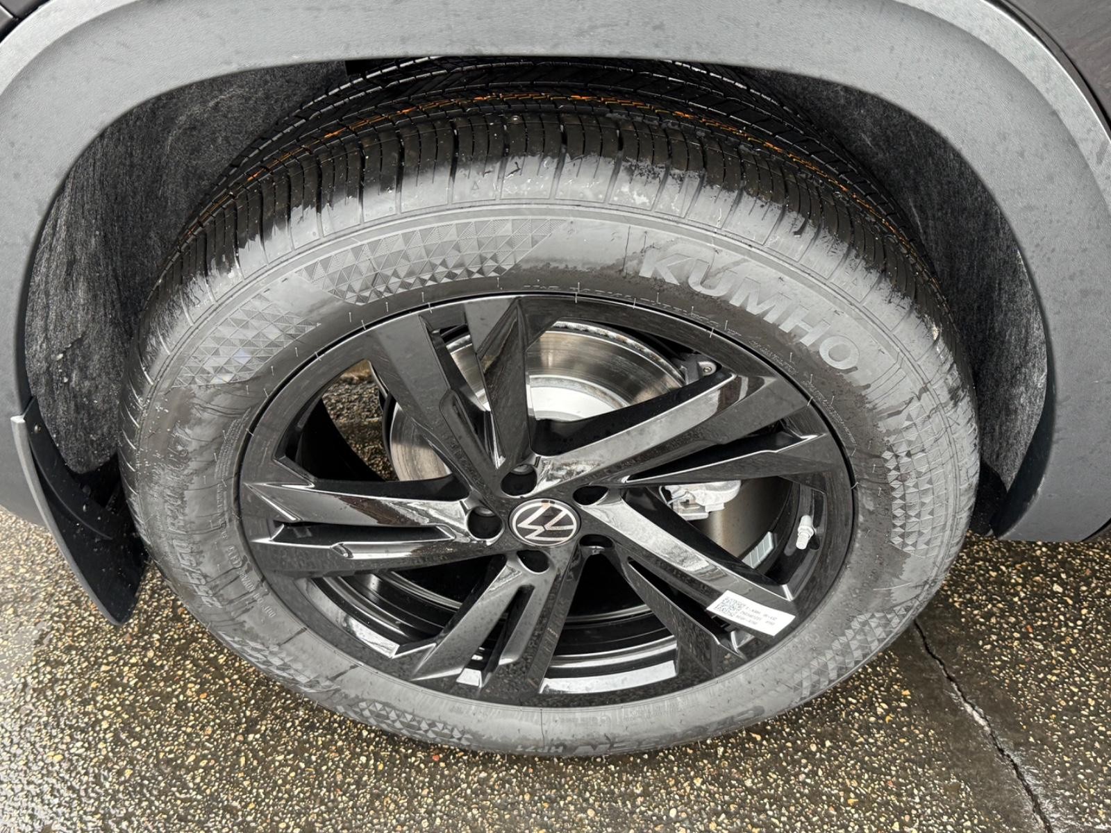 Volkswagen Atlas Cross Sport Vehicle Image 04