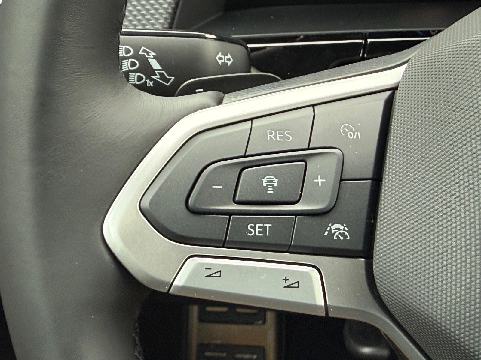 Volkswagen Atlas Cross Sport Vehicle Image 11