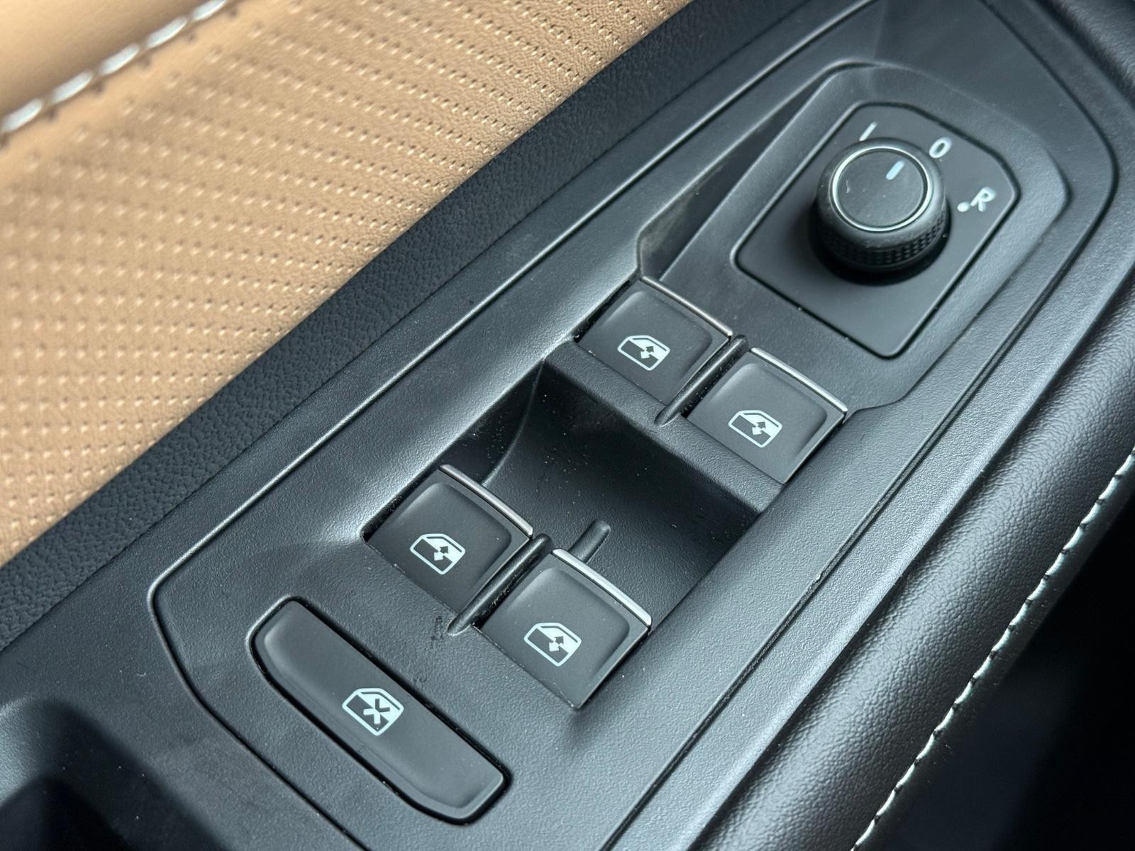 Volkswagen Atlas Cross Sport Vehicle Image 15