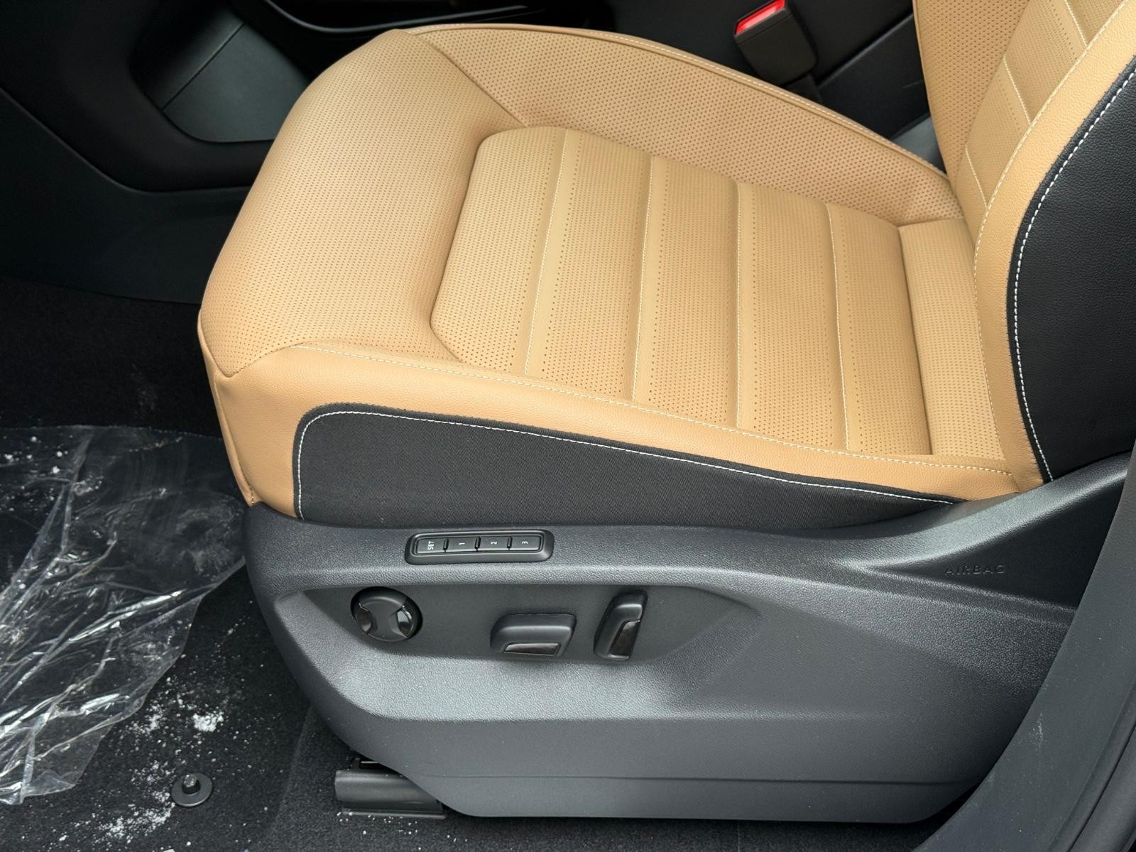 Volkswagen Atlas Cross Sport Vehicle Image 16