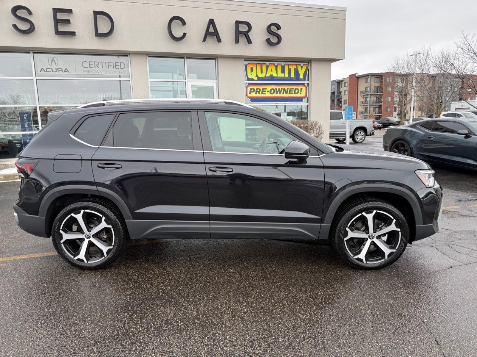 Volkswagen Taos Vehicle Image 02