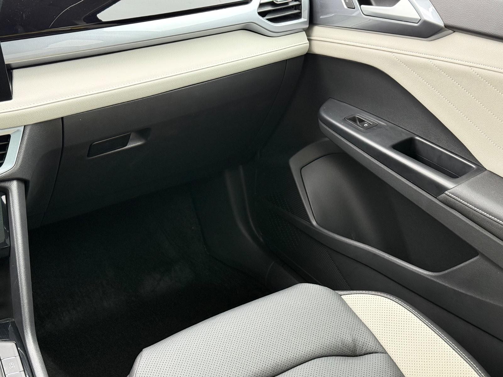 Volkswagen Taos Vehicle Image 15