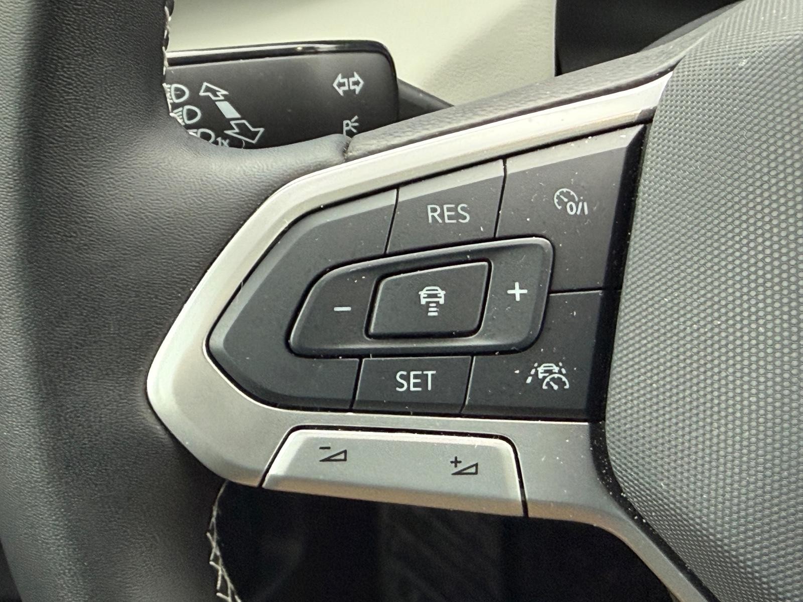 Volkswagen Taos Vehicle Image 16