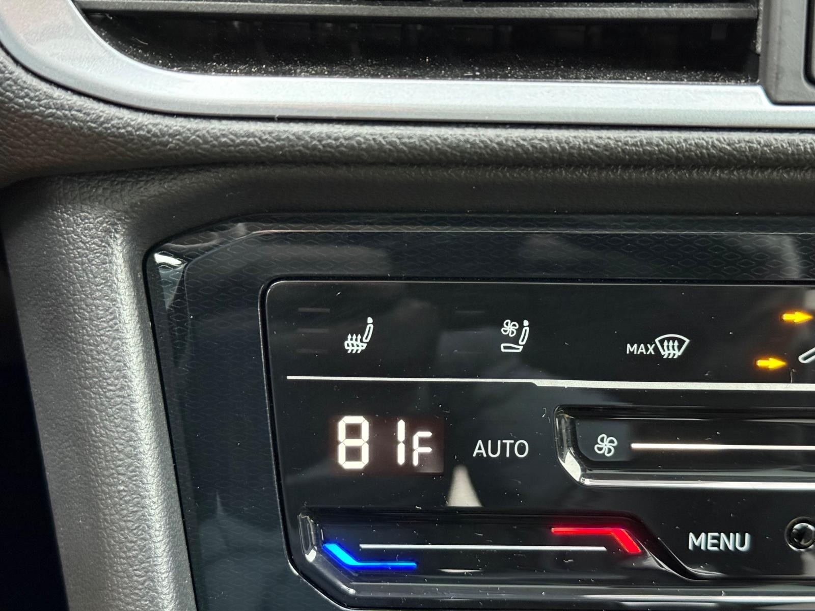 Volkswagen Taos Vehicle Image 20