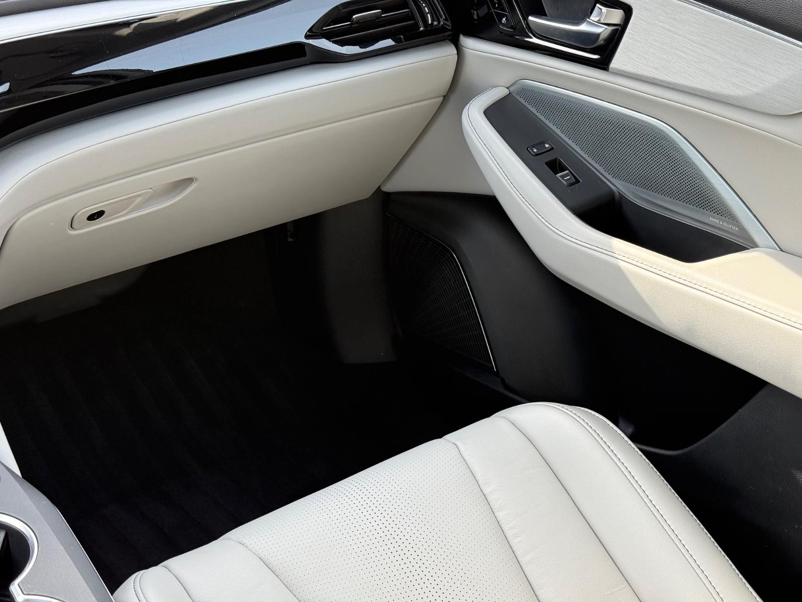 Acura MDX Vehicle Image 14