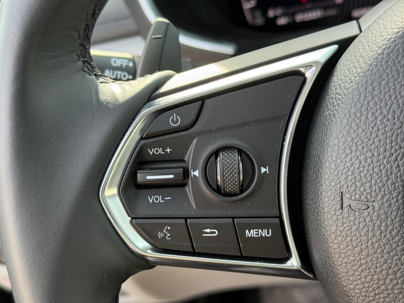 Acura MDX Vehicle Image 16