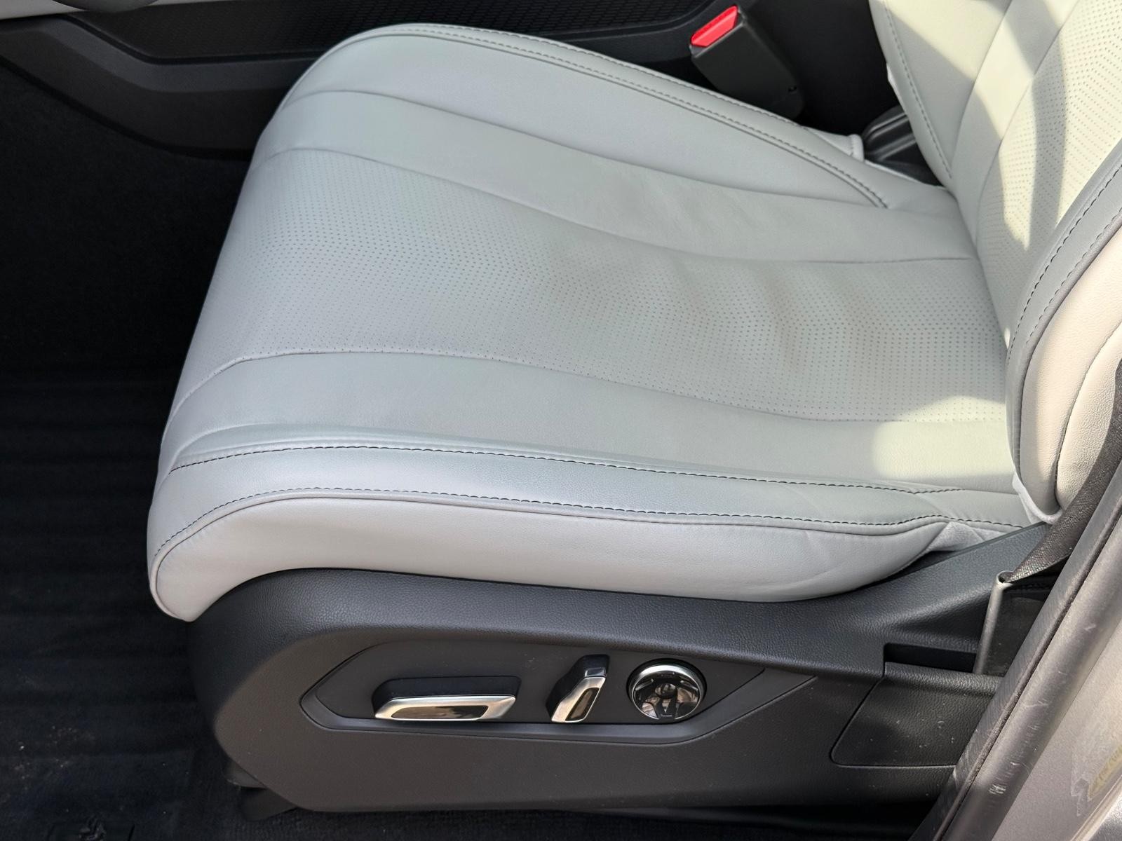 Acura MDX Vehicle Image 22