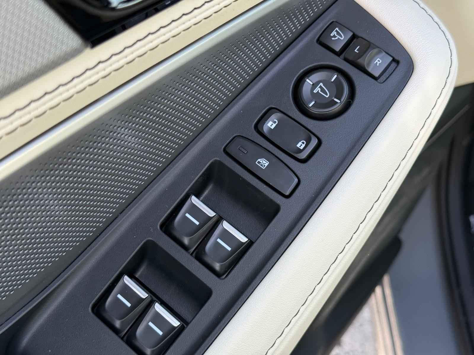 Acura MDX Vehicle Image 15