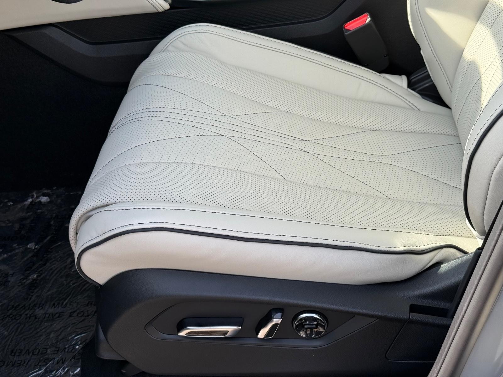 Acura MDX Vehicle Image 16