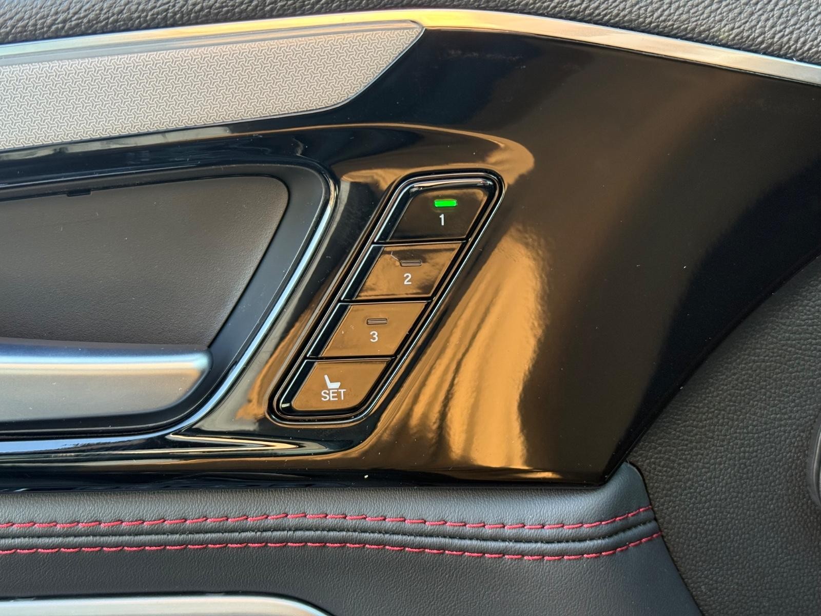 Acura MDX Vehicle Image 11