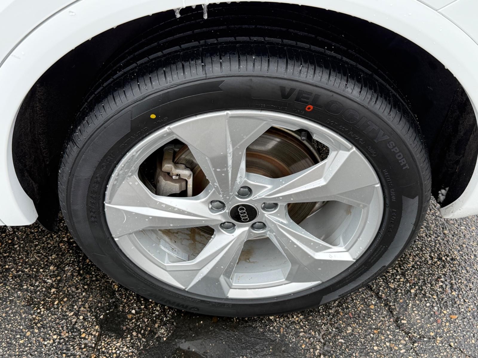 Audi Q5 Vehicle Full-screen Gallery Image 07