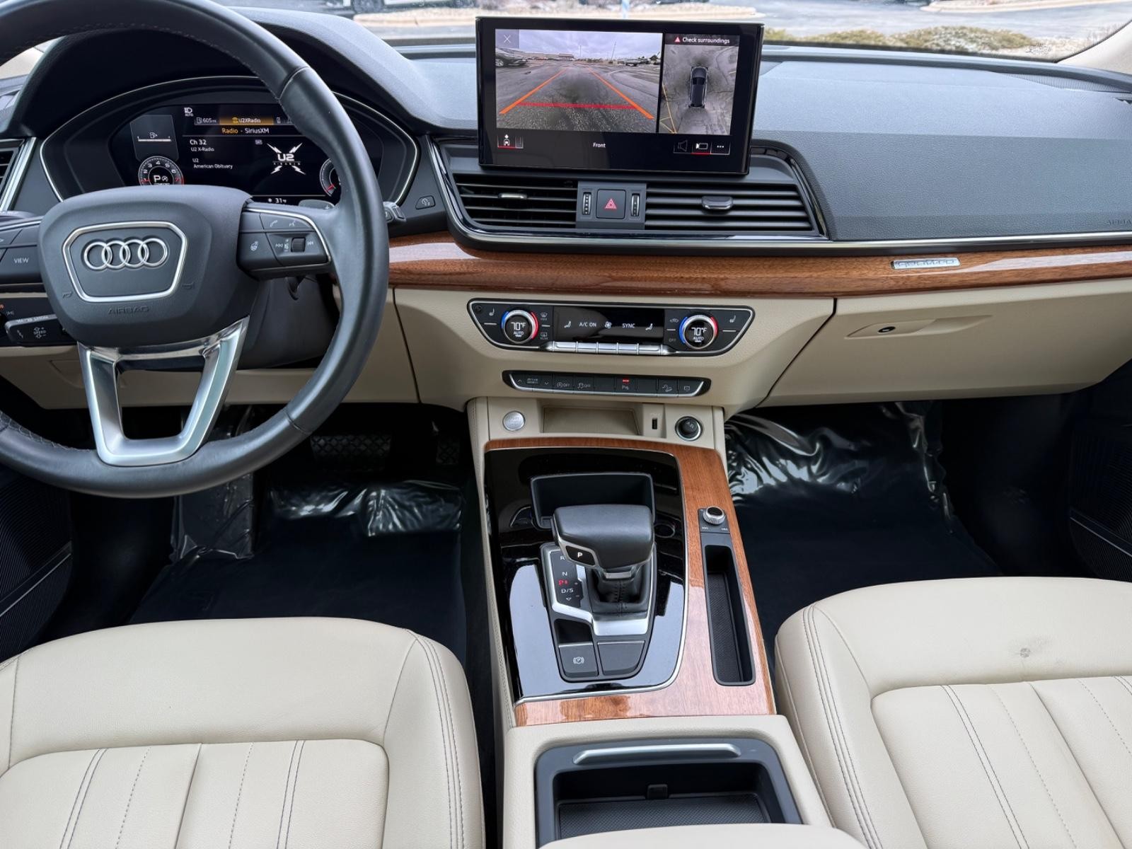 Audi Q5 Vehicle Full-screen Gallery Image 11