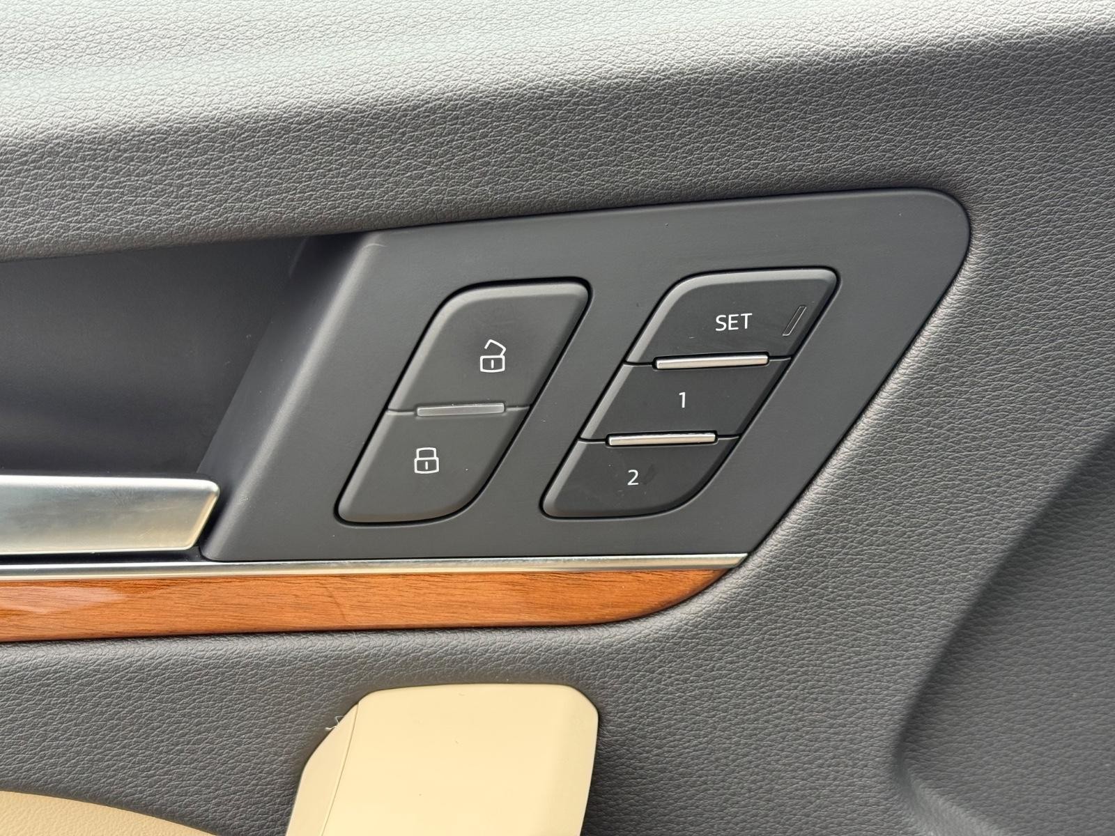 Audi Q5 Vehicle Full-screen Gallery Image 16