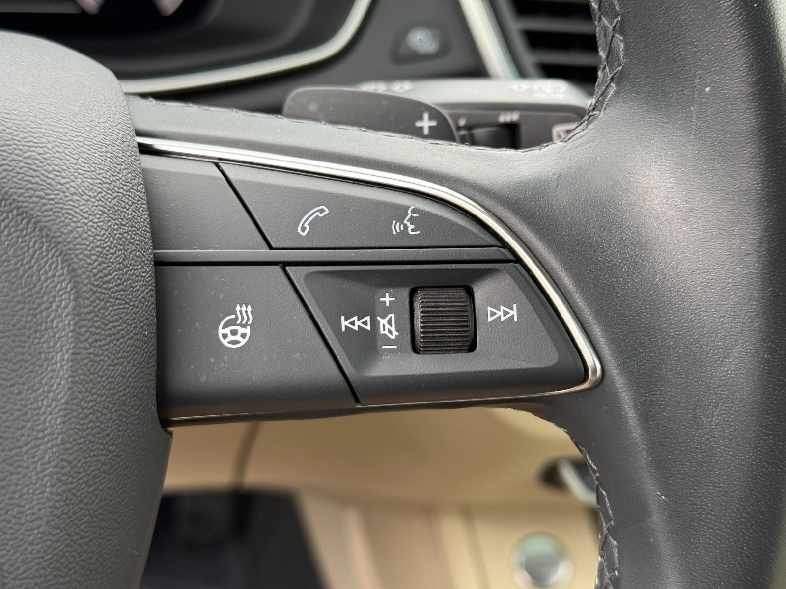 Audi Q5 Vehicle Full-screen Gallery Image 18