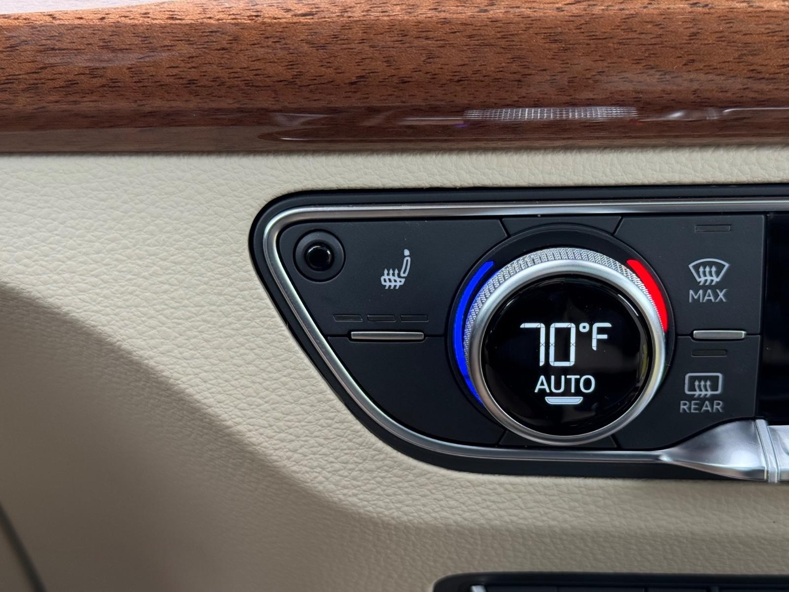 Audi Q5 Vehicle Full-screen Gallery Image 21