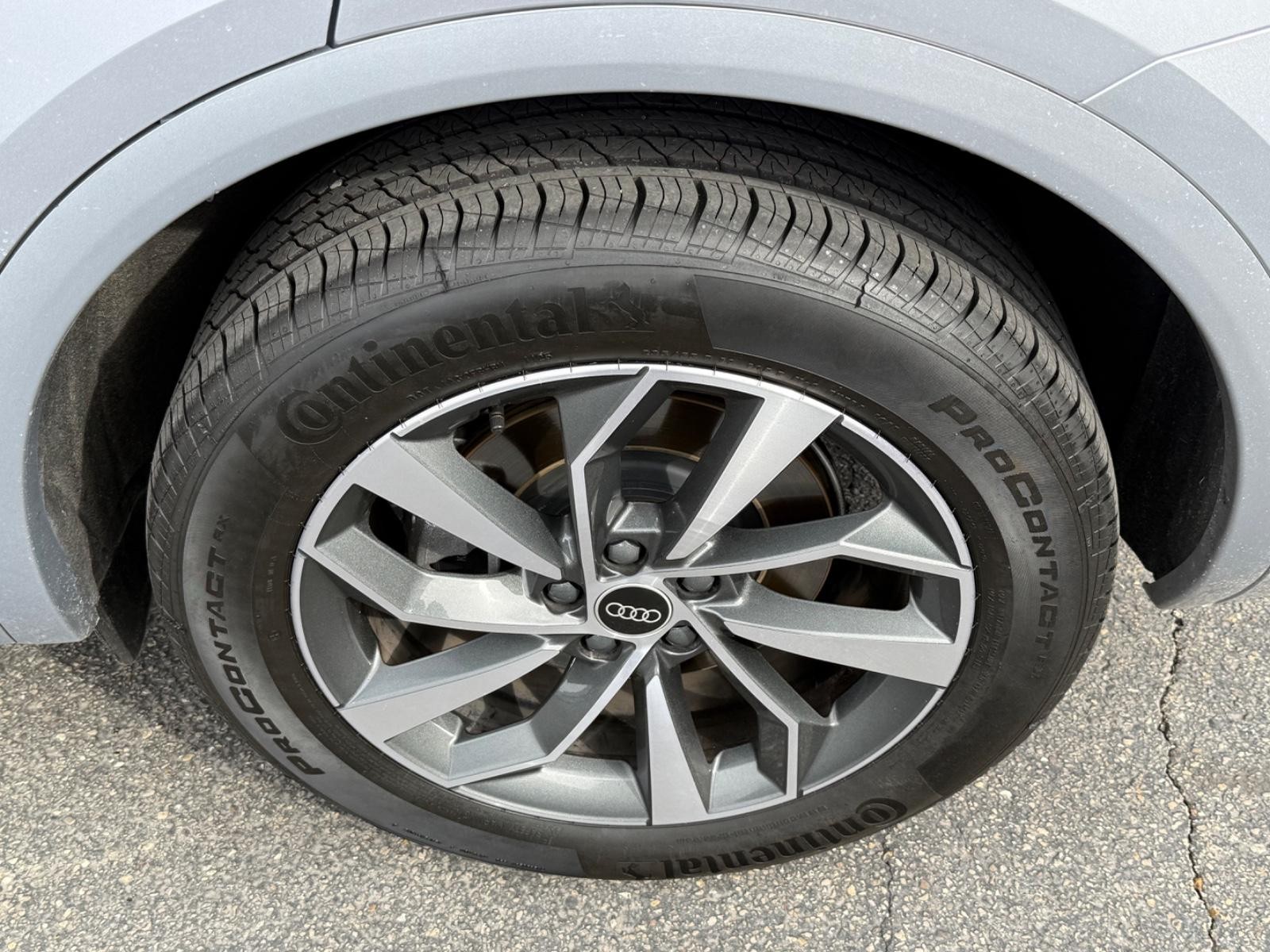 Audi Q5 Vehicle Full-screen Gallery Image 07