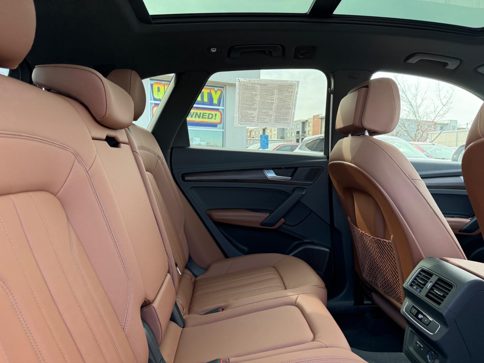 Audi Q5 Vehicle Full-screen Gallery Image 10