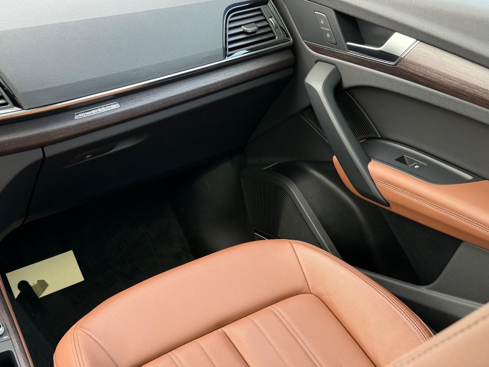 Audi Q5 Vehicle Full-screen Gallery Image 15